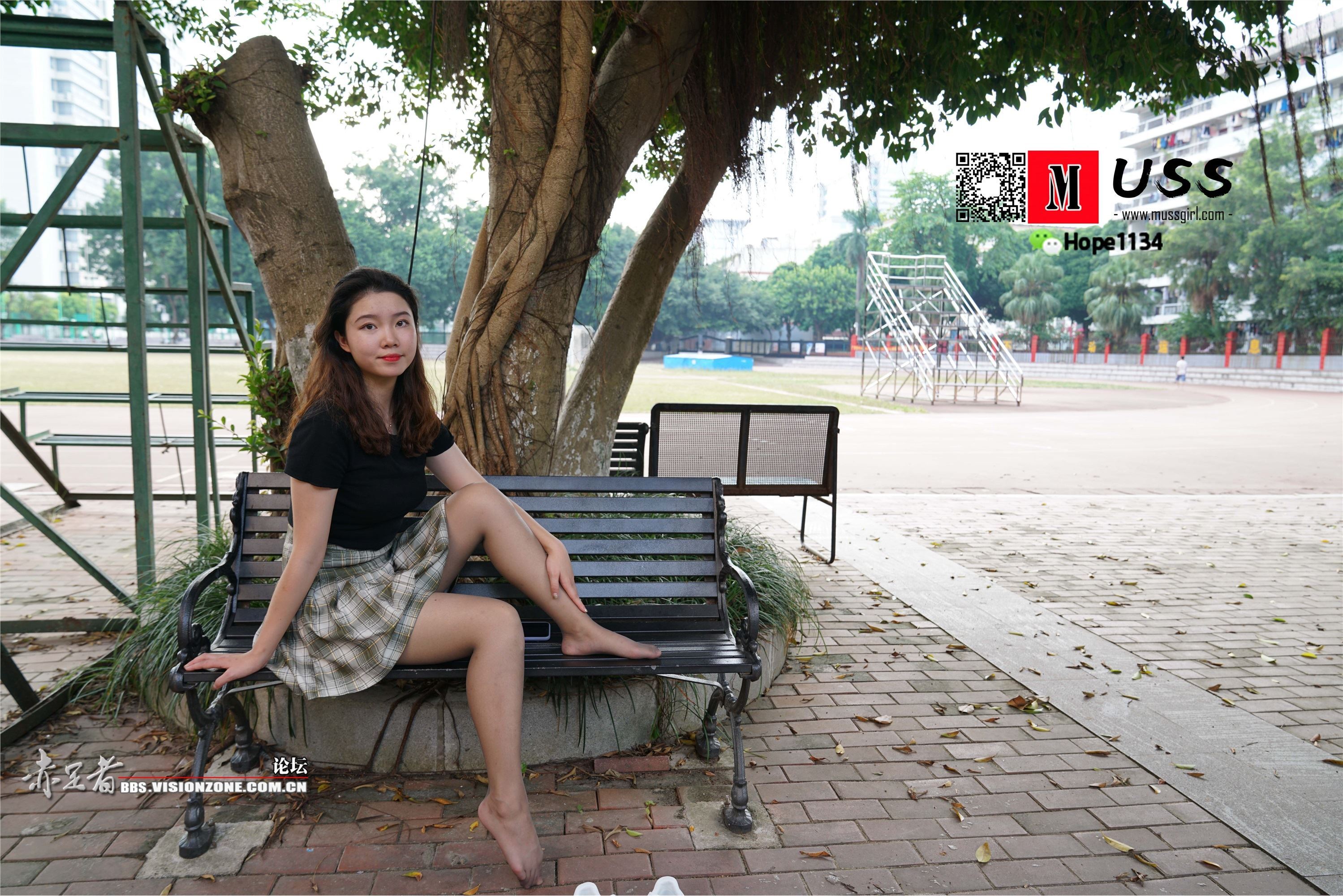 MussGirl慕丝女郎  NO.072 蒙古族舞蹈美少女嫩足灰丝公园写真